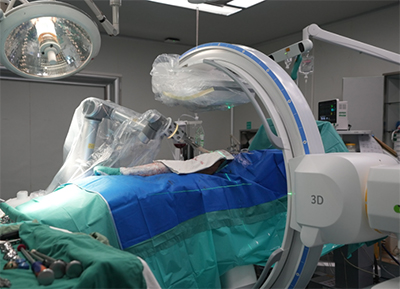 骨科手术机器人与三维C型臂需要是同一品牌吗?