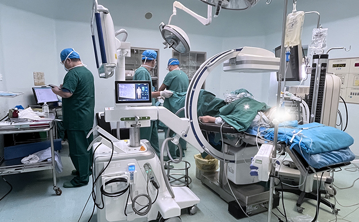 大平板一体式C形臂提供影像指导 大平板一体式C形臂提供影像指导