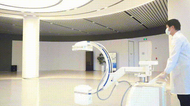  移动式平板C形臂