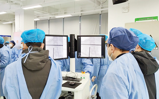 UBE腰椎管减压术和椎间融合术实操训练营，普爱C形臂全程护航