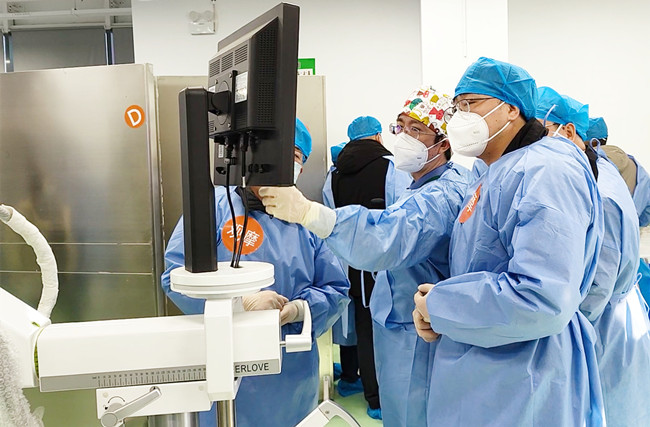 UBE腰椎管减压术和椎间融合术实操训练营，普爱C形臂全程护航