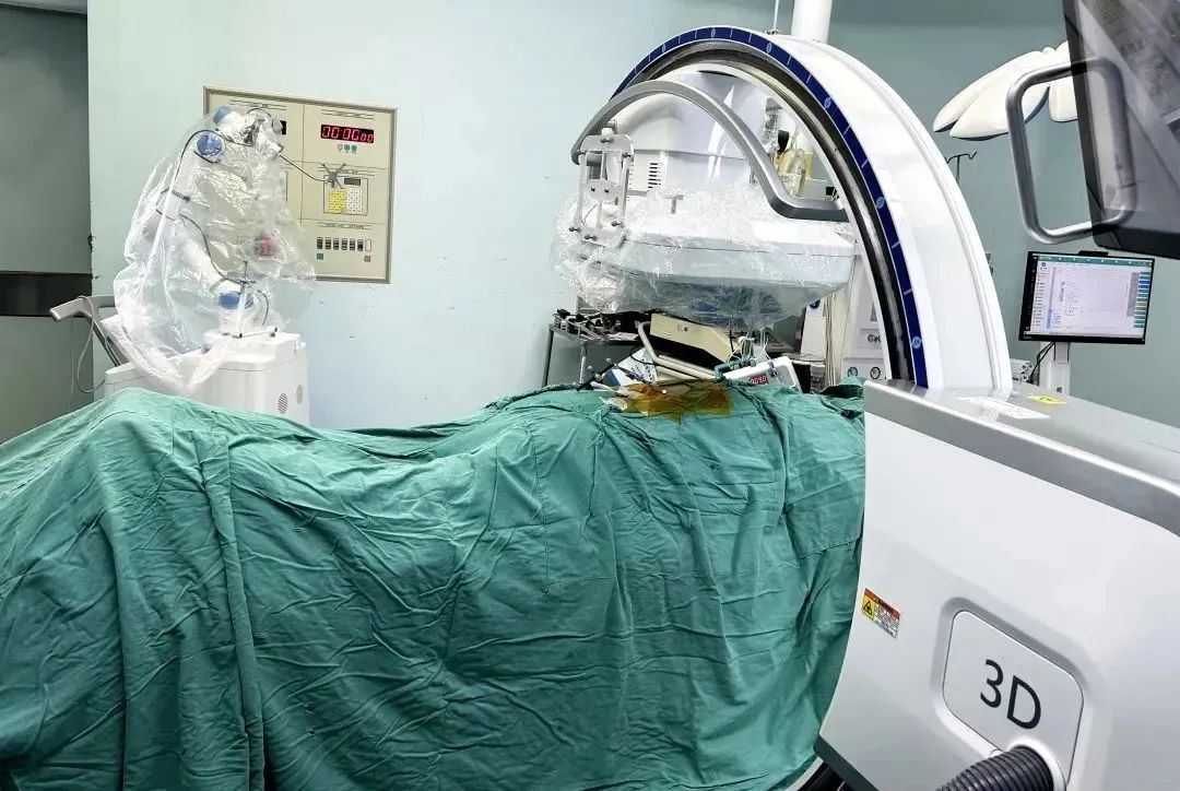 C臂机?；ぬ自谑踔械氖褂? width=